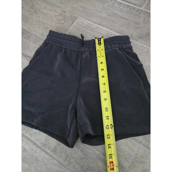 Lululemon Softstreme High Rise Short 4 in Athletic Running Womens Size 2 - Picture 2 of 6